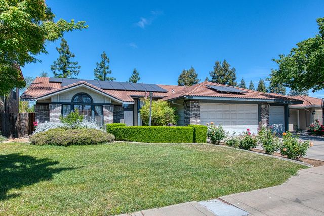 2091 Escalon Avenue, Clovis, CA 93611