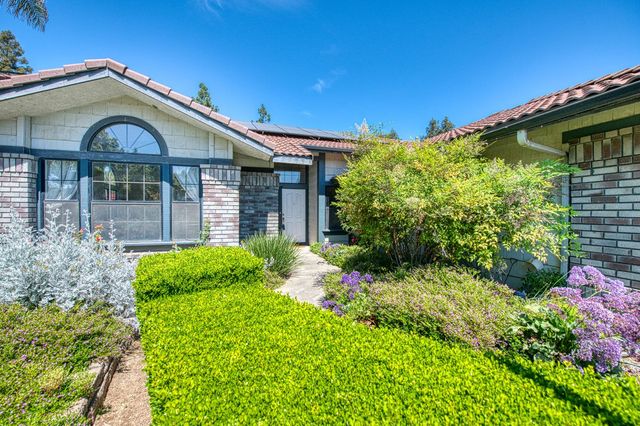 2091 Escalon Avenue, Clovis, CA 93611