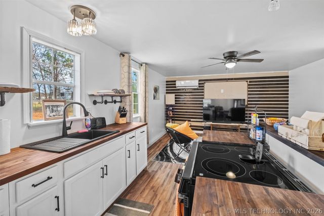 448933 Hwy 100, Vian, OK 74962