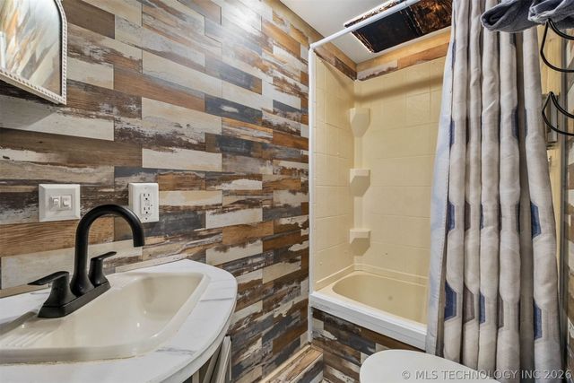 448933 Hwy 100, Vian, OK 74962