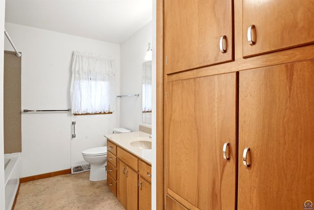 2787 SW Boswell AVE, Topeka, KS 66611