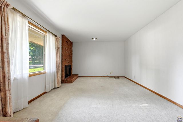 2787 SW Boswell AVE, Topeka, KS 66611
