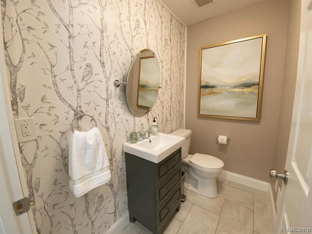 34608 Pinehurst Drive, Livonia, MI 48154