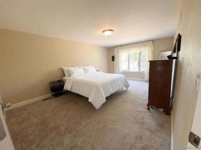34608 Pinehurst Drive, Livonia, MI 48154