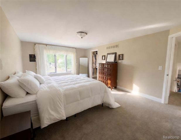 34608 Pinehurst Drive, Livonia, MI 48154