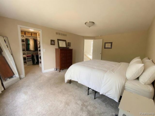 34608 Pinehurst Drive, Livonia, MI 48154
