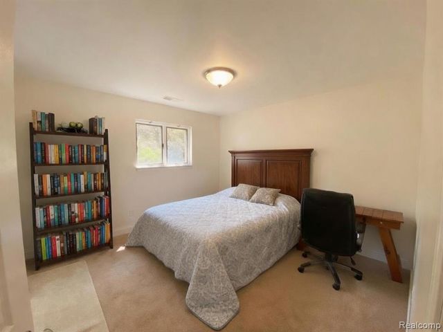 34608 Pinehurst Drive, Livonia, MI 48154