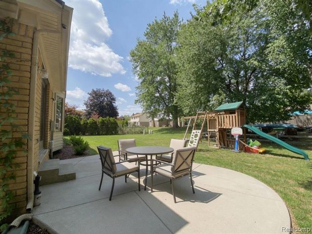 34608 Pinehurst Drive, Livonia, MI 48154