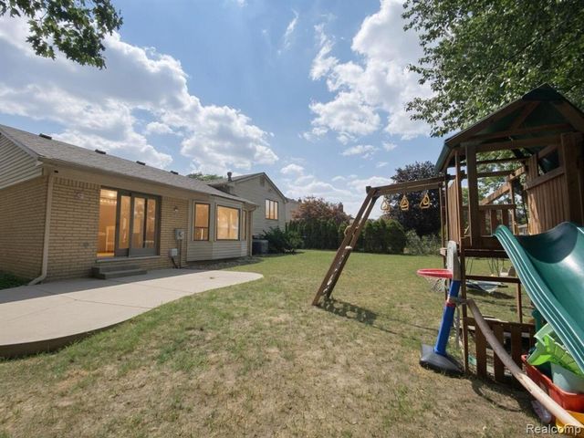 34608 Pinehurst Drive, Livonia, MI 48154