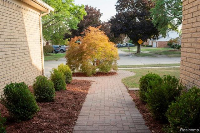34608 Pinehurst Drive, Livonia, MI 48154