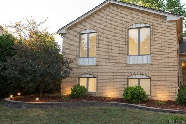 34608 Pinehurst Drive, Livonia, MI 48154