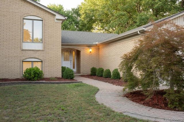 34608 Pinehurst Drive, Livonia, MI 48154