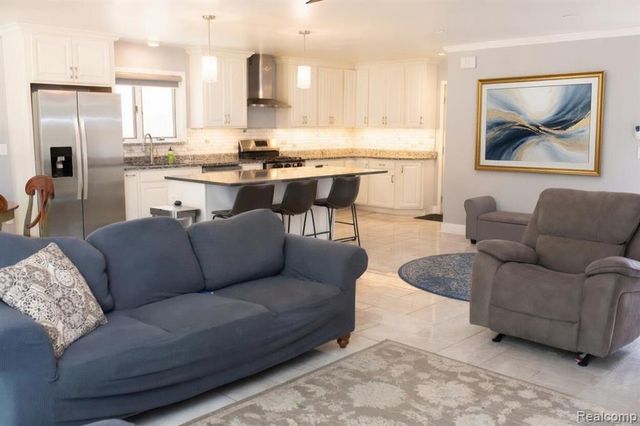34608 Pinehurst Drive, Livonia, MI 48154