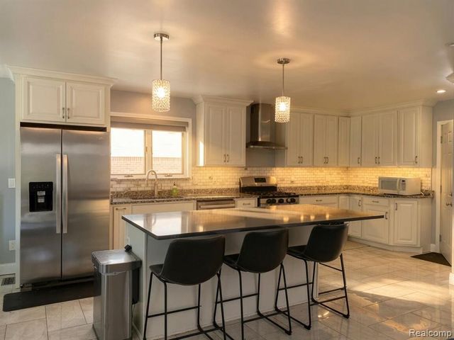 34608 Pinehurst Drive, Livonia, MI 48154