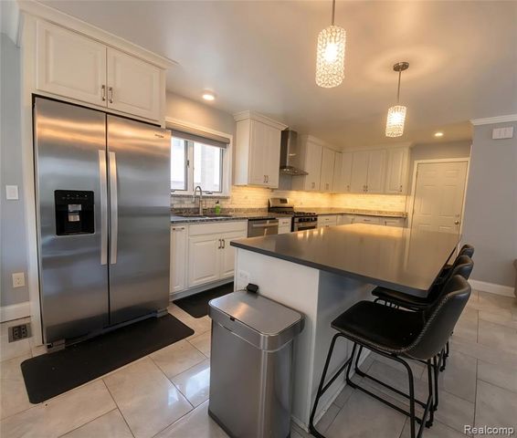 34608 Pinehurst Drive, Livonia, MI 48154