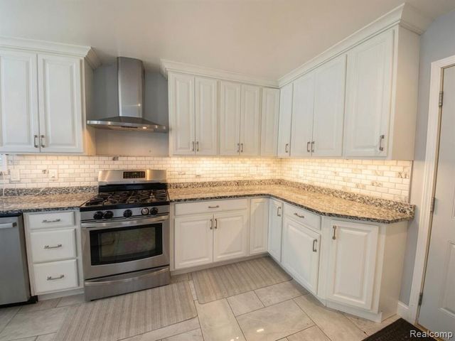 34608 Pinehurst Drive, Livonia, MI 48154