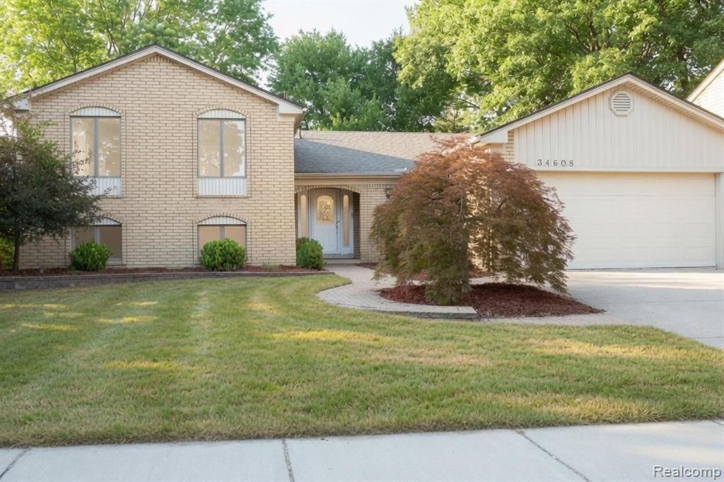 34608 Pinehurst Drive, Livonia, MI 48154