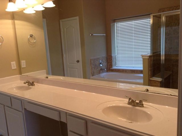 5718 Emerald Brook Lane, League City, TX 77573