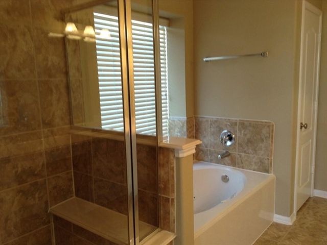 5718 Emerald Brook Lane, League City, TX 77573