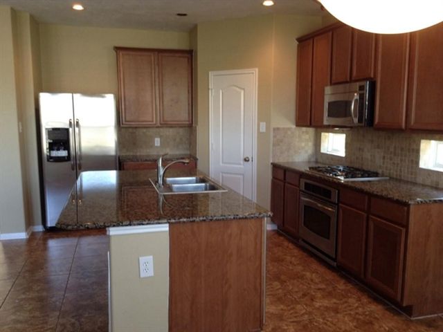 5718 Emerald Brook Lane, League City, TX 77573