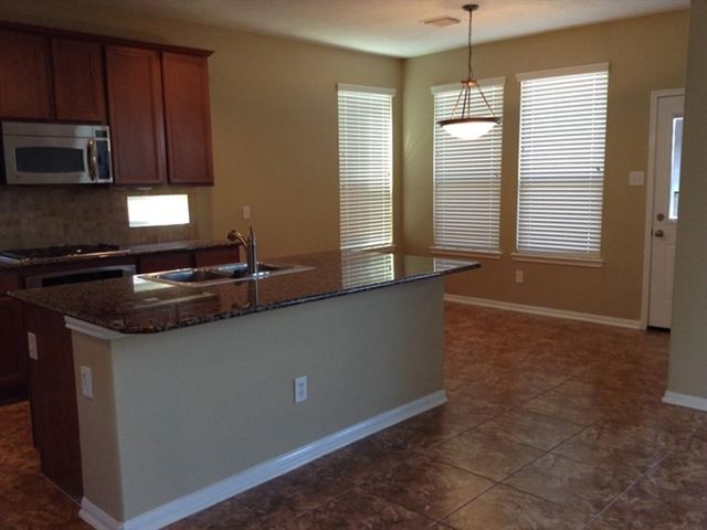 5718 Emerald Brook Lane, League City, TX 77573