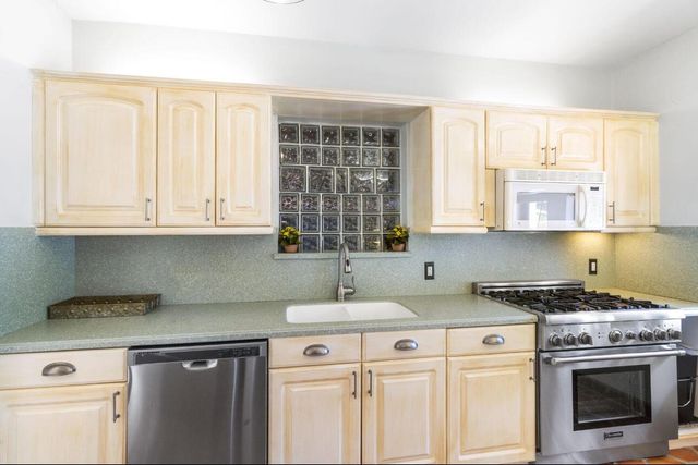 400 33rd Street, West Palm Beach, FL 33407