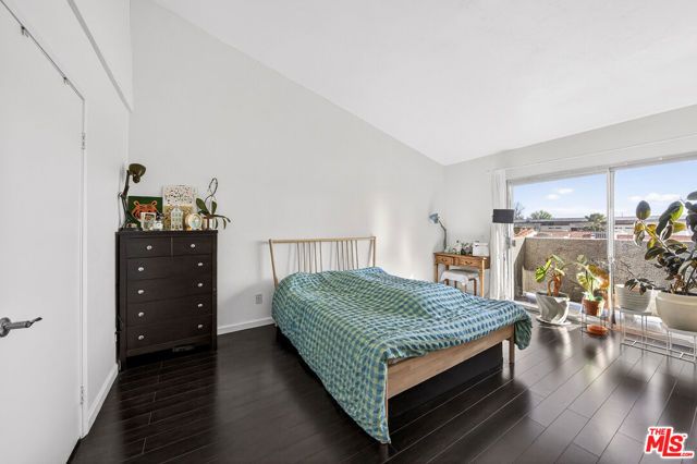 9034 Willis Avenue 14, Los Angeles, CA 91402