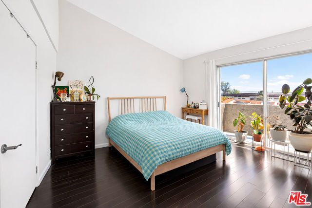 9034 Willis Avenue 14, Los Angeles, CA 91402