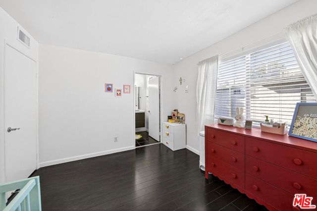 9034 Willis Avenue 14, Los Angeles, CA 91402