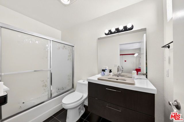 9034 Willis Avenue 14, Los Angeles, CA 91402