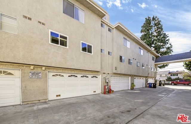 9034 Willis Avenue 14, Los Angeles, CA 91402
