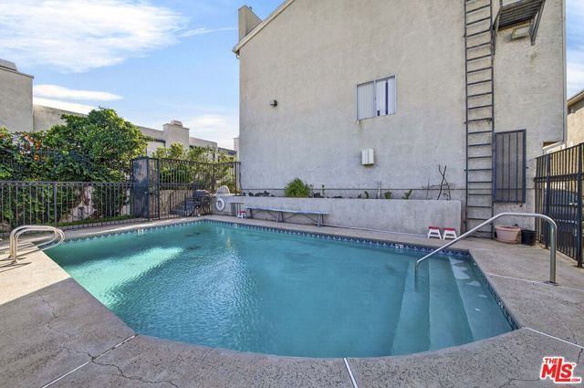 9034 Willis Avenue 14, Los Angeles, CA 91402
