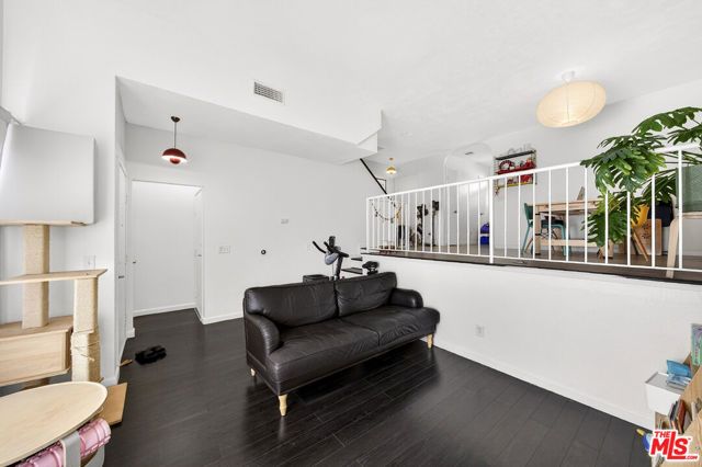 9034 Willis Avenue 14, Los Angeles, CA 91402