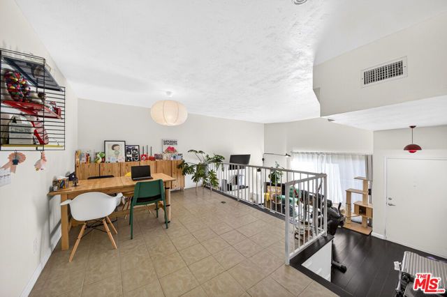 9034 Willis Avenue 14, Los Angeles, CA 91402