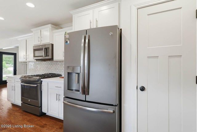 7611 Parkcrest Way, Louisville, KY 40214