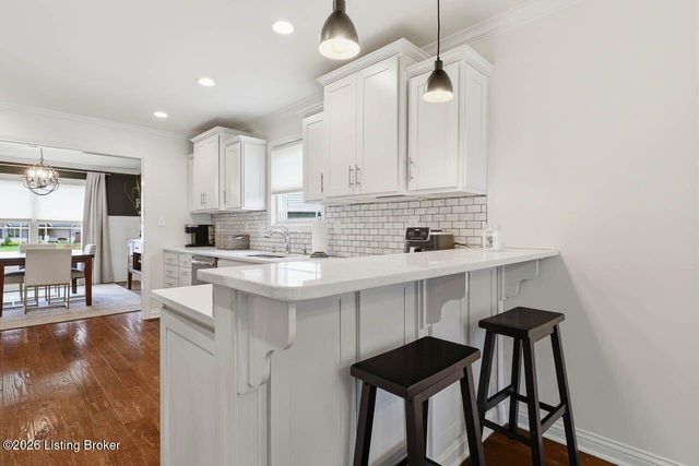7611 Parkcrest Way, Louisville, KY 40214