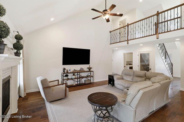 7611 Parkcrest Way, Louisville, KY 40214
