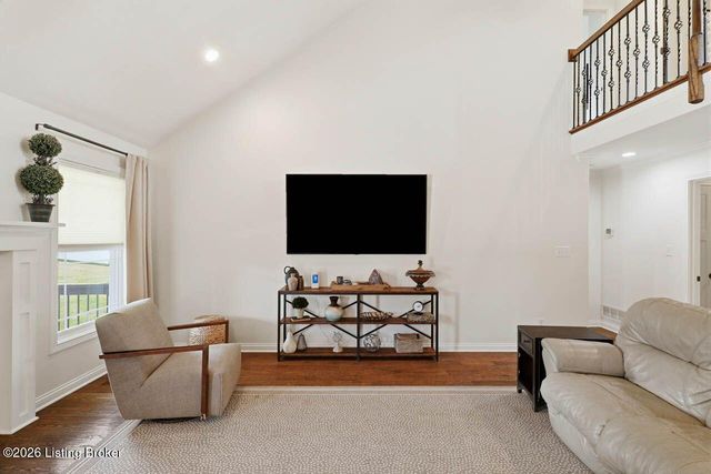 7611 Parkcrest Way, Louisville, KY 40214