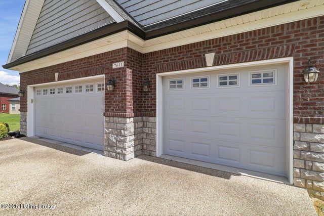 7611 Parkcrest Way, Louisville, KY 40214