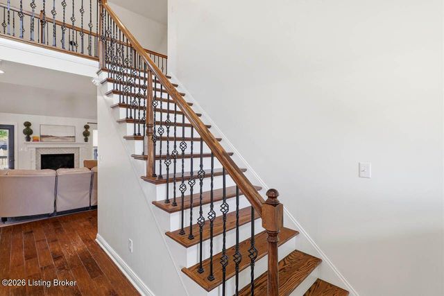 7611 Parkcrest Way, Louisville, KY 40214