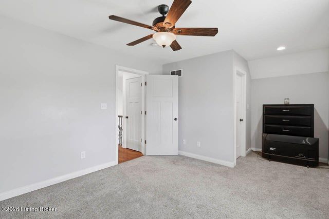 7611 Parkcrest Way, Louisville, KY 40214