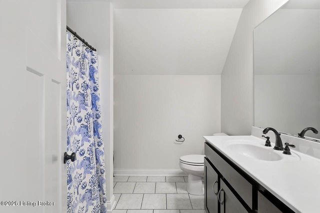 7611 Parkcrest Way, Louisville, KY 40214