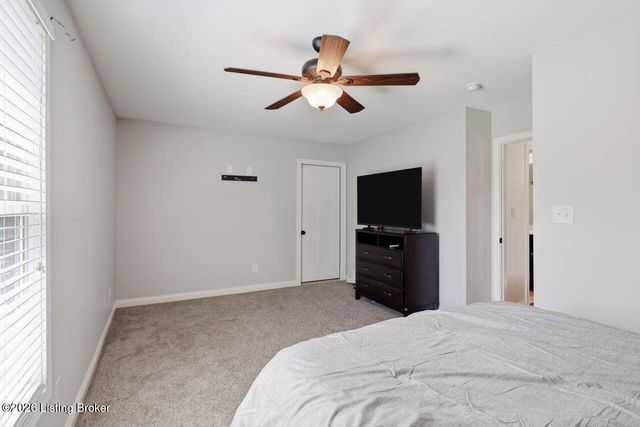 7611 Parkcrest Way, Louisville, KY 40214