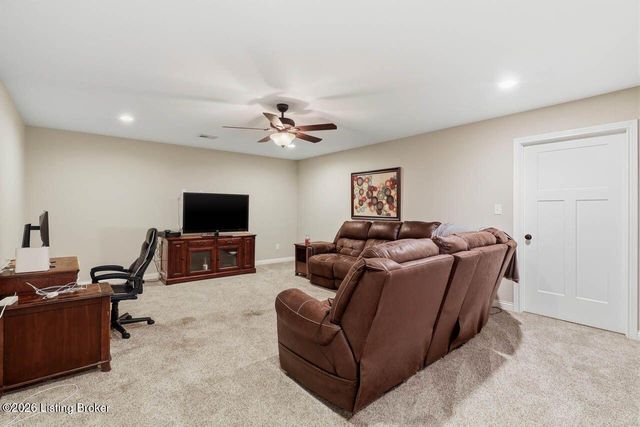 7611 Parkcrest Way, Louisville, KY 40214