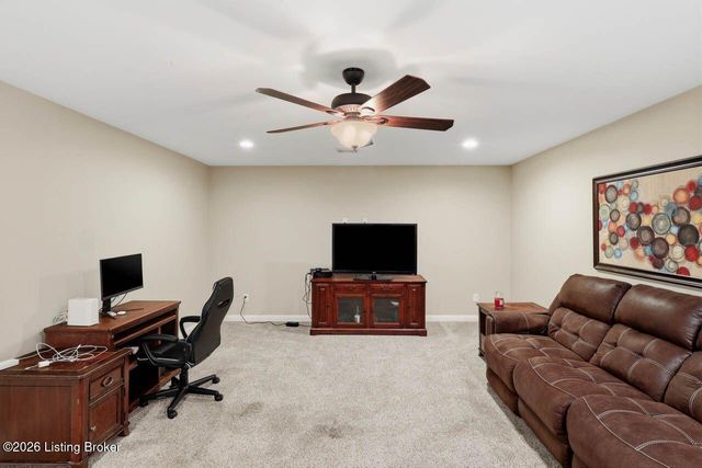 7611 Parkcrest Way, Louisville, KY 40214