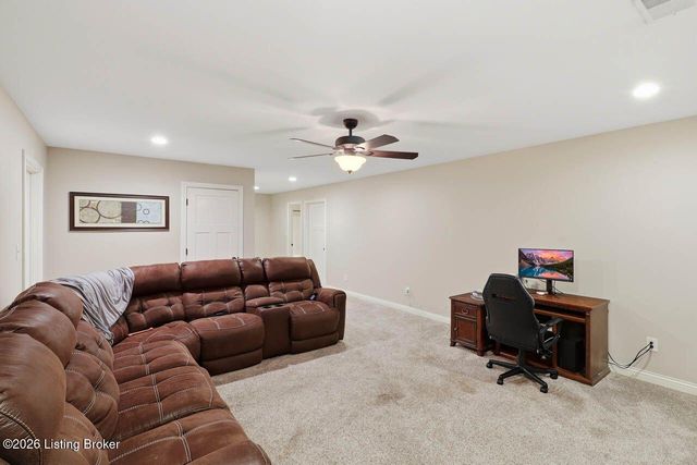 7611 Parkcrest Way, Louisville, KY 40214