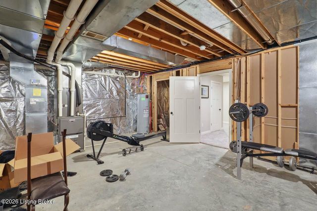 7611 Parkcrest Way, Louisville, KY 40214