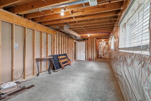 7611 Parkcrest Way, Louisville, KY 40214