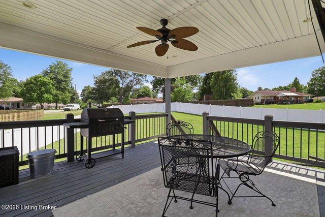 7611 Parkcrest Way, Louisville, KY 40214