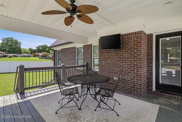 7611 Parkcrest Way, Louisville, KY 40214